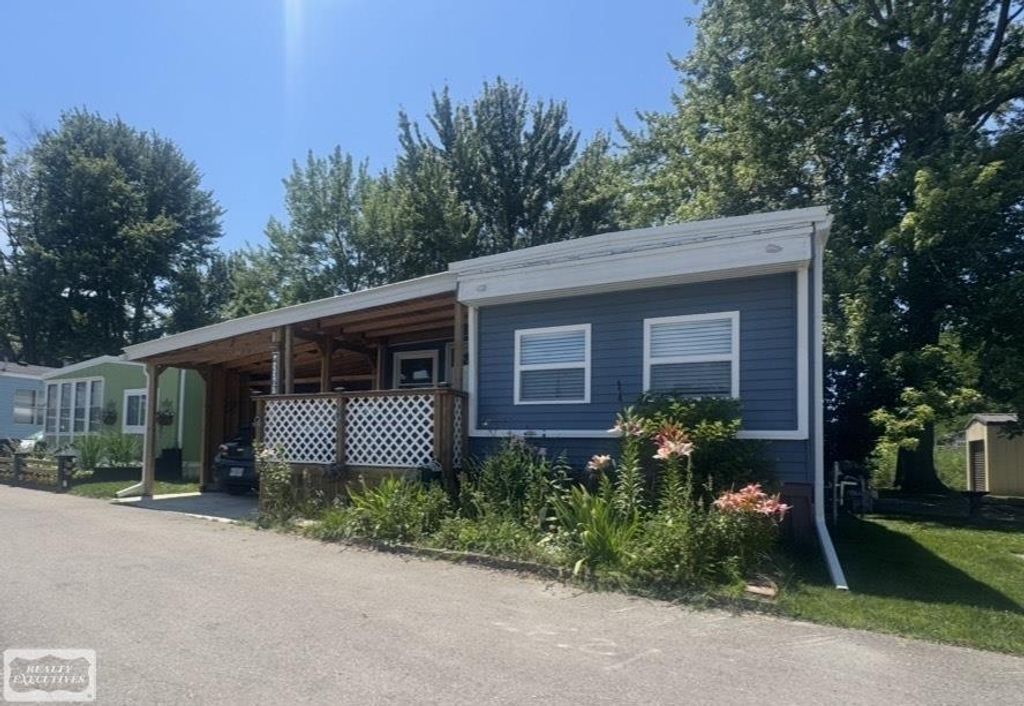 43367 Labelle St, Harrison charter township