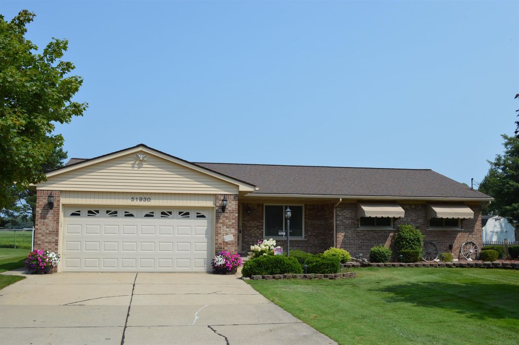 51930 North Ave, Macomb township