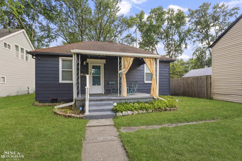 1312 E Harry Ave, Hazel Park city