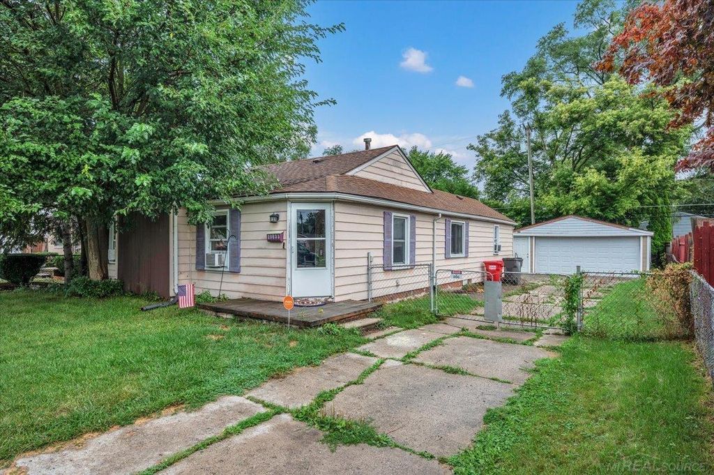 20833 Woodward Dr, Clinton charter township