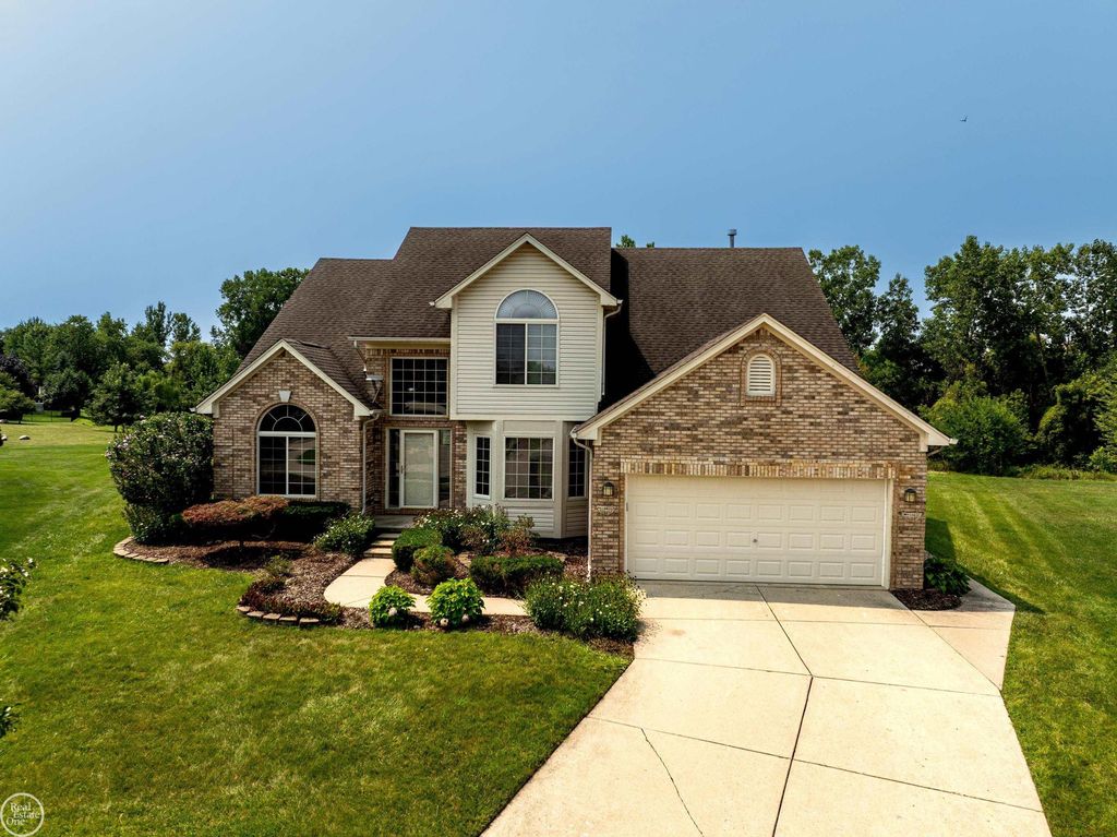 21832 Preserve Ct, Macomb township