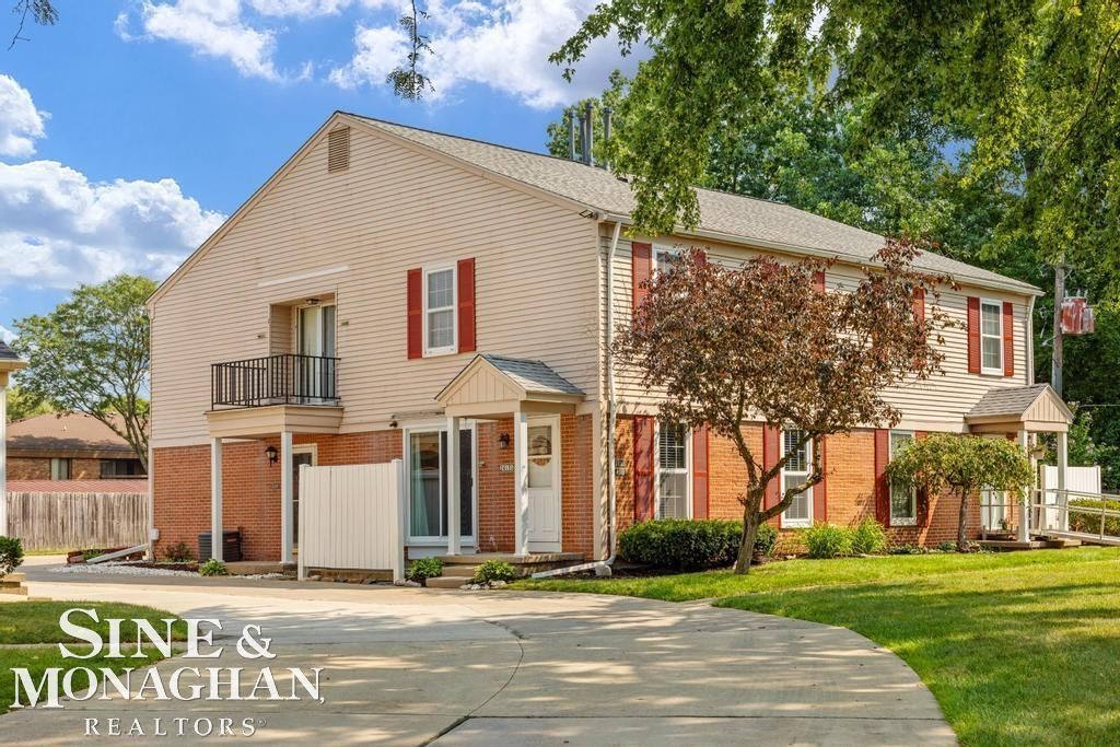 24151 Meadow Bridge Dr, Clinton Township
