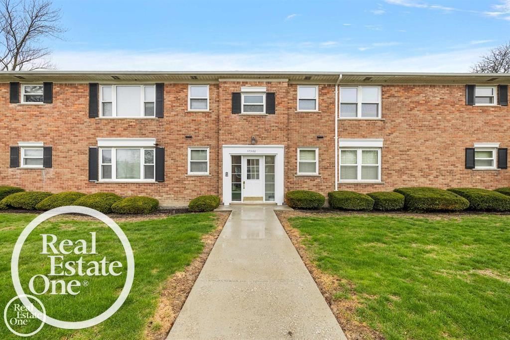 17560 Mack, Grosse Pointe
