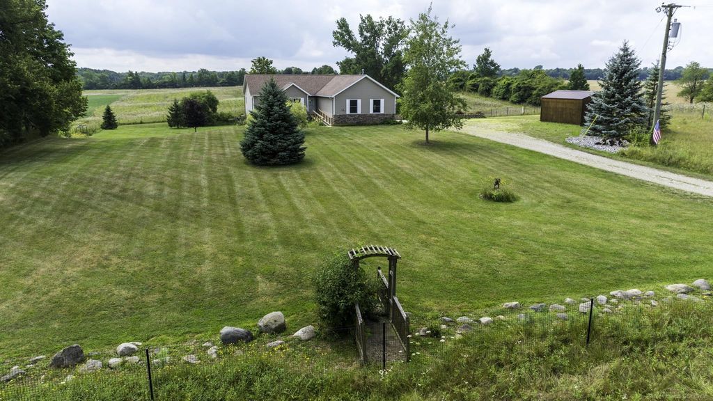 6144 Mortimer Line Rd, Worth township