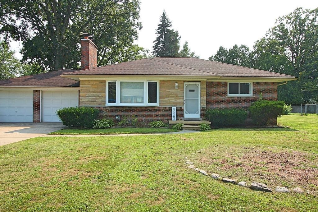 23348 Harvard Shore Dr, Clinton charter township