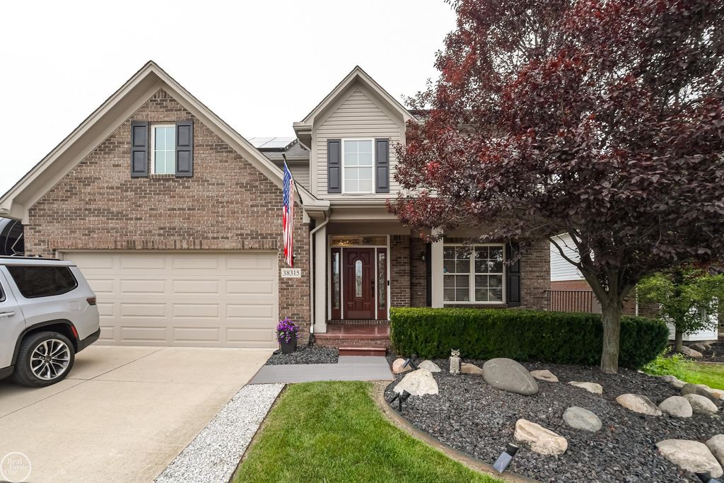 38315 Maple Dr, Clinton charter township