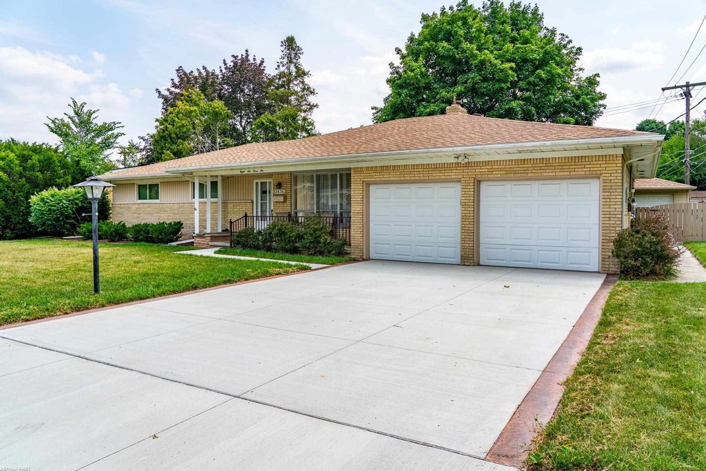 8636 Kidley Dr, Sterling Heights city