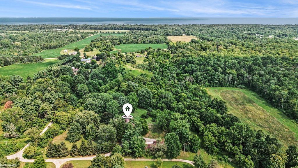 7800 Hemlock Dr, Burtchville township