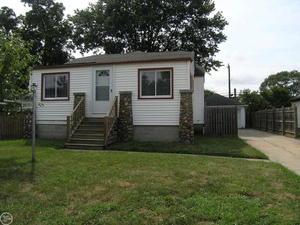 25151 Dodge St, Roseville city