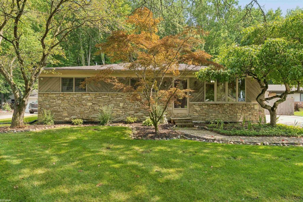 48343 Forbes Dr, Chesterfield township
