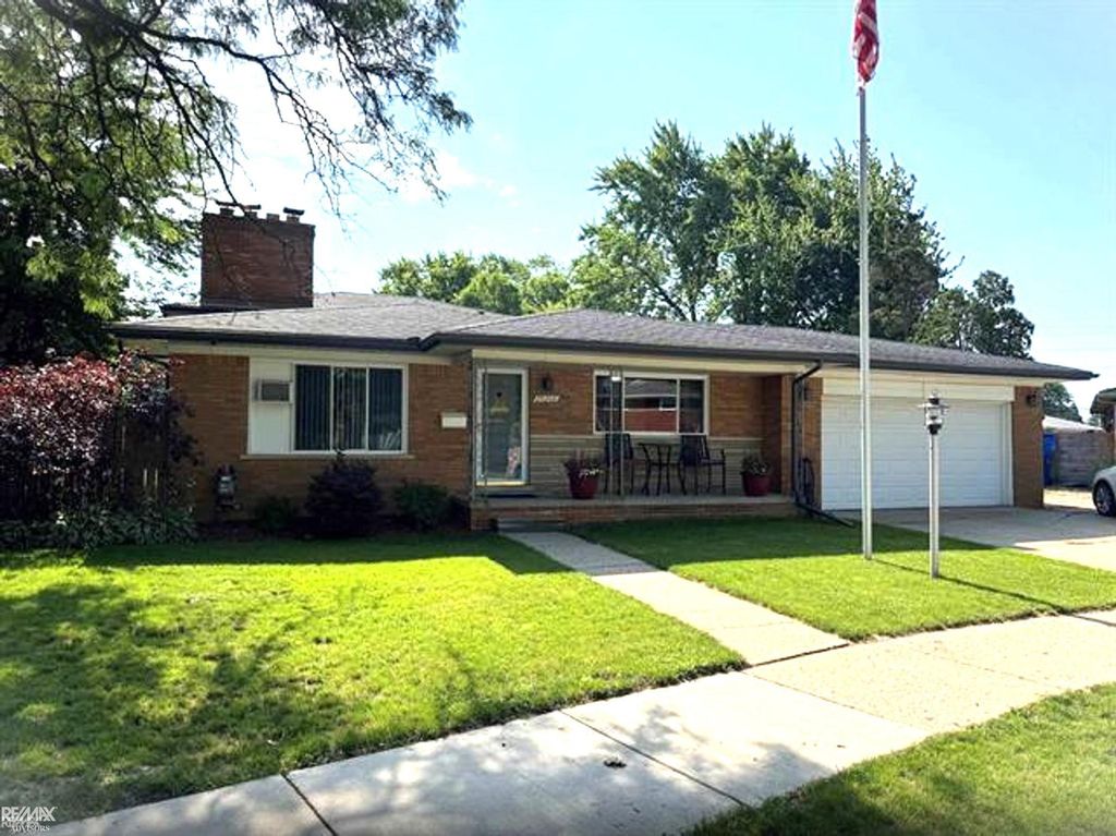 29210 Geraldine Ct, Warren