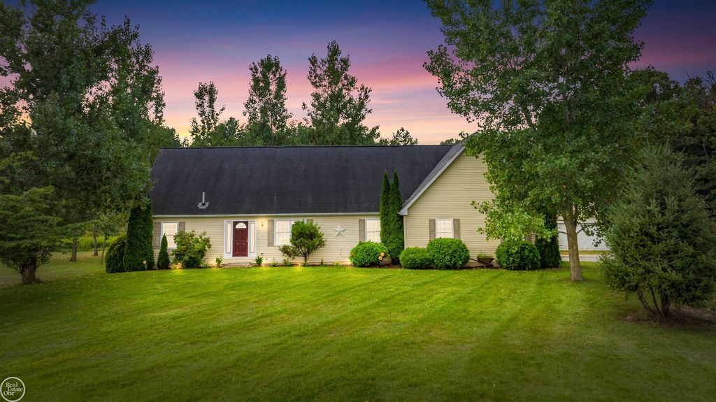 7099 Arnold Rd, Cottrellville township
