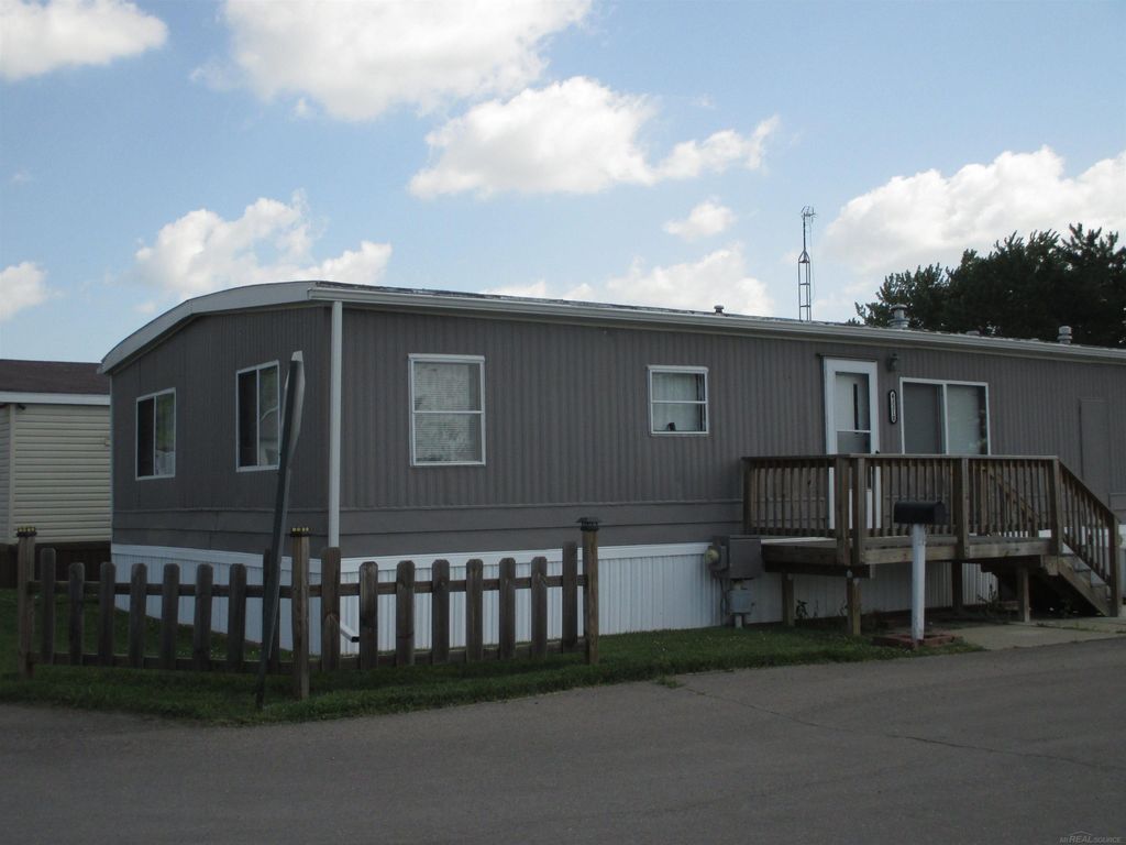 43310 Summit St, Harrison charter township