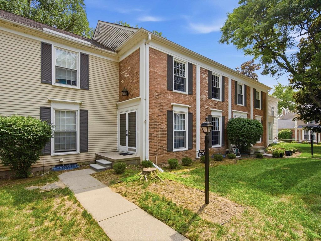 1328 Brook Ln, Rochester Hills city