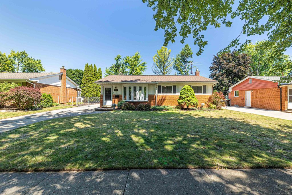 529 Rewold Dr, Rochester city
