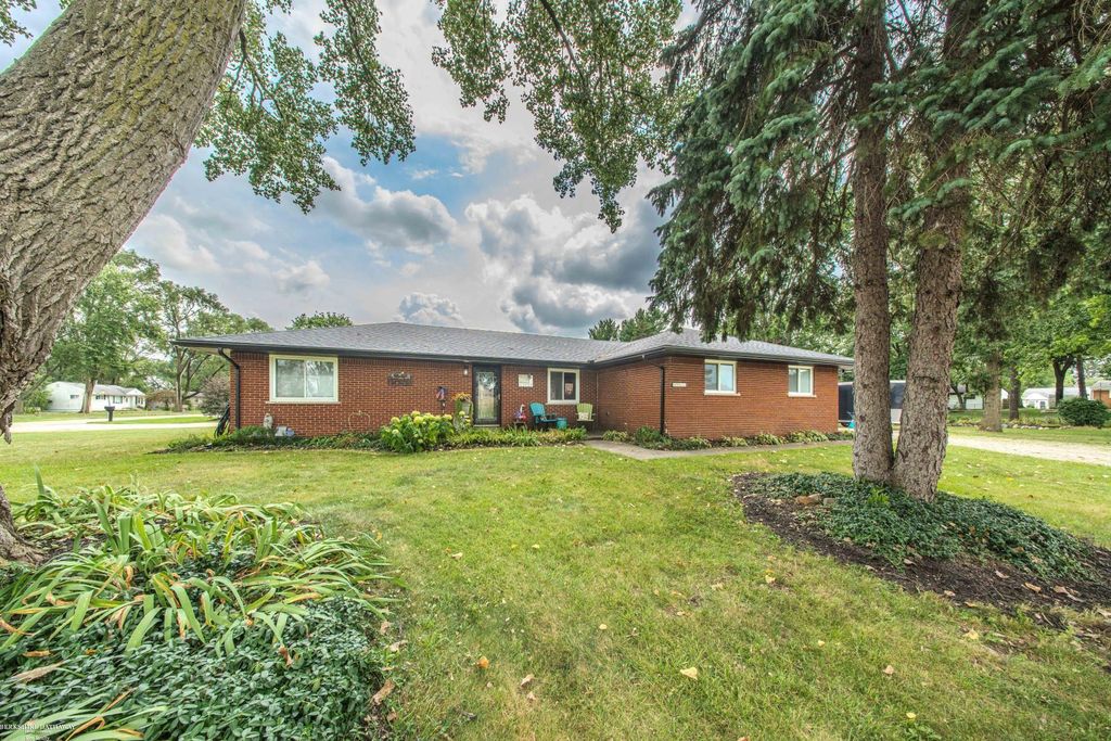 45997 Joseph St, Shelby charter township