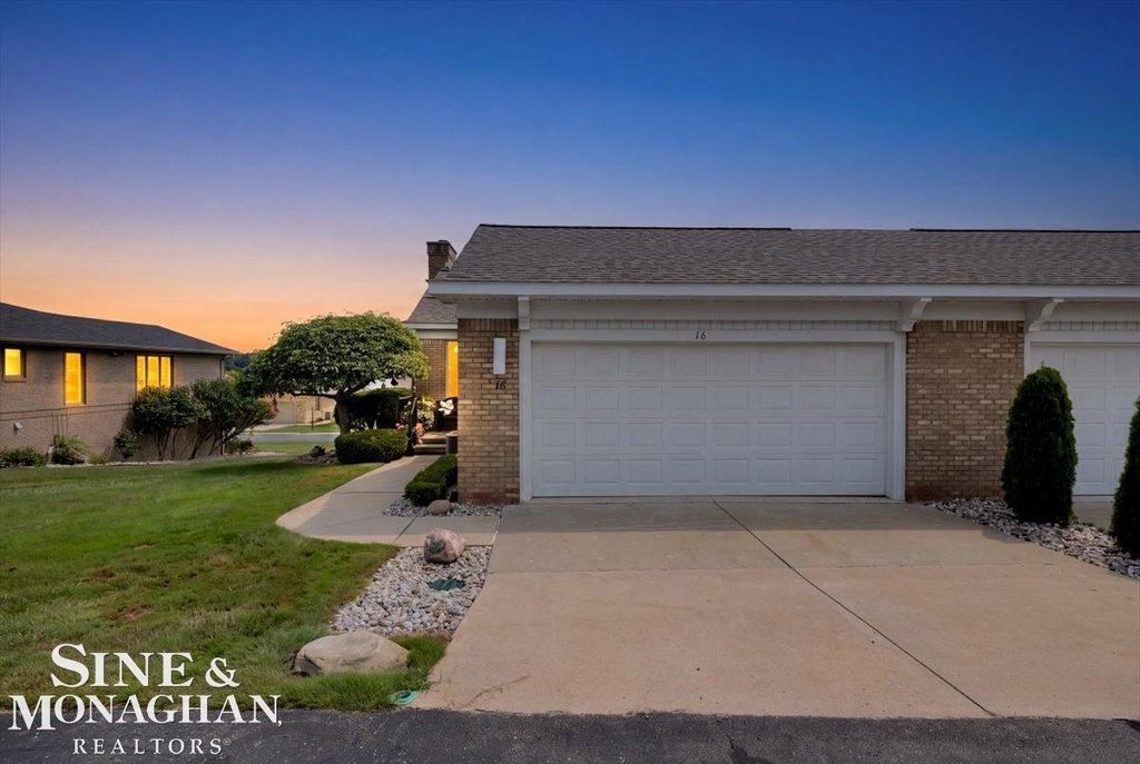 1935 River Rd, Saint Clair