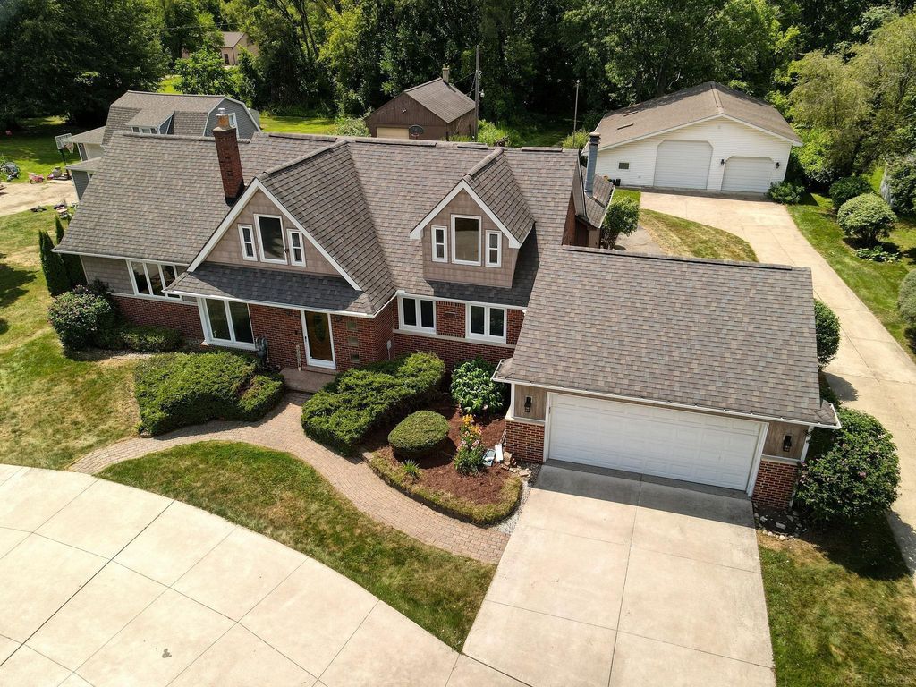 45821 North Ave, Macomb township