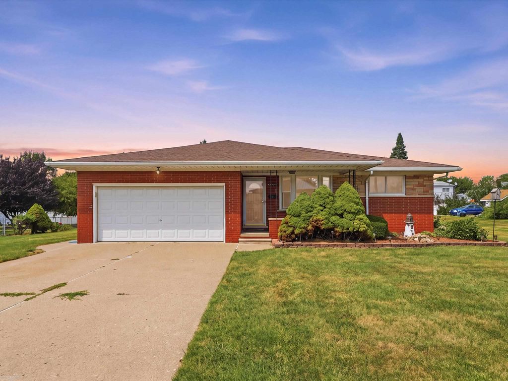 14597 Common Rd, Warren city