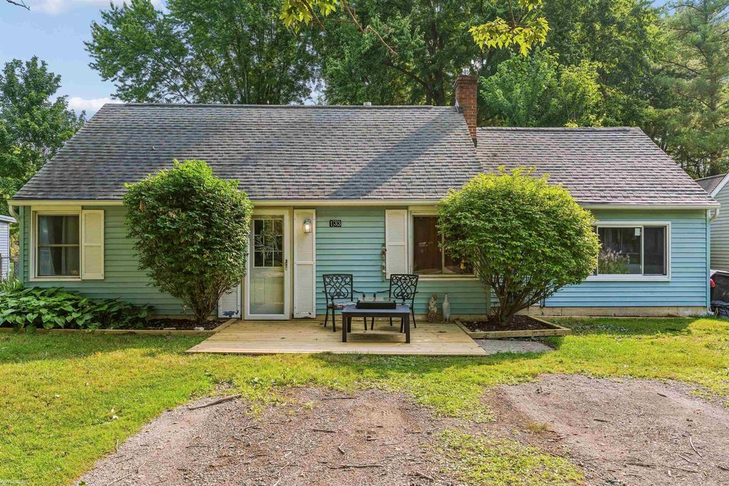 133 Murphy Dr, St. Clair township