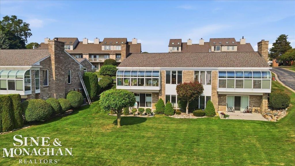 1935 River Rd. Rd, Saint Clair