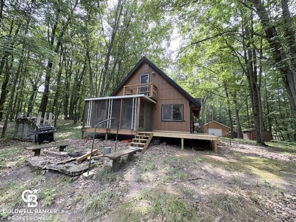 186 Hills Cir Cir, Rose Lake township
