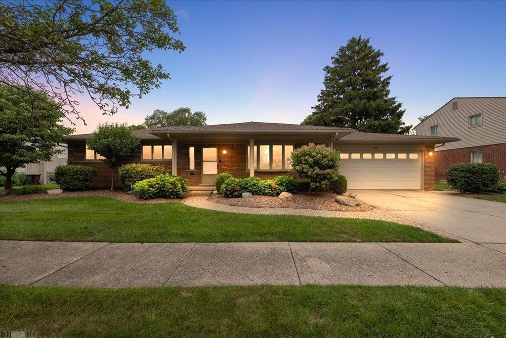 560 S Rosedale Ct, Grosse Pointe Woods city