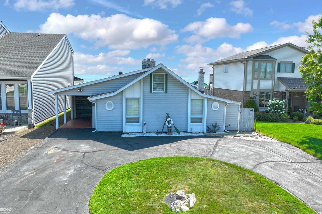 37854 Lakeshore Dr, Harrison charter township