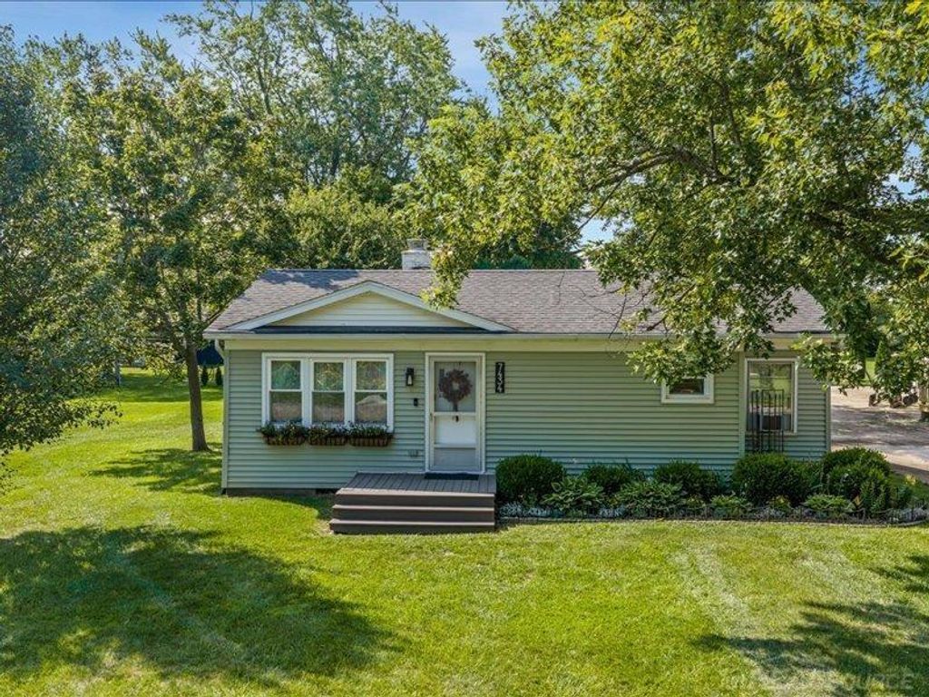 7434 Cardinal Rd, Lexington village