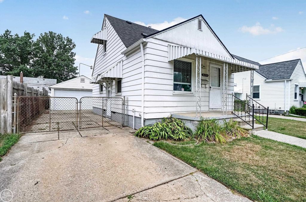 8299 Superior Ave, Center Line city