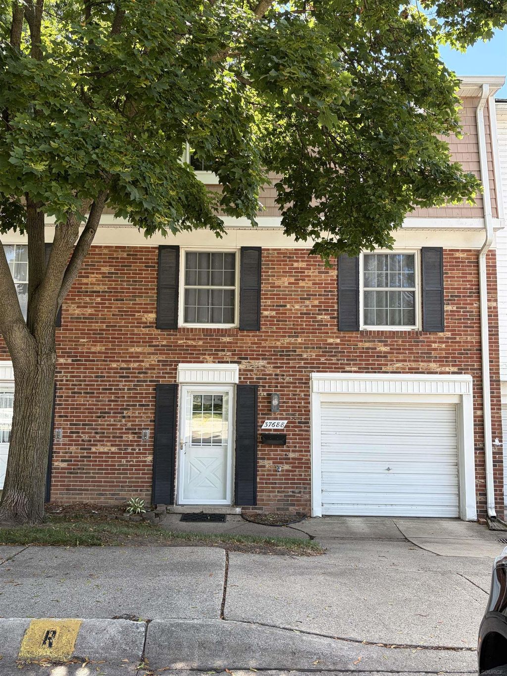 37688 Charter Oaks Blvd, Clinton Township