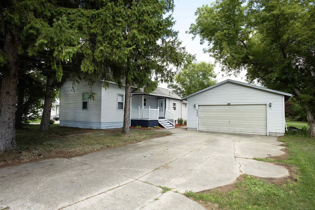 2636 Henry St, Port Huron city