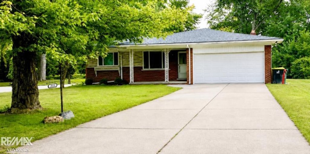 38174 Willowmere St, Harrison charter township