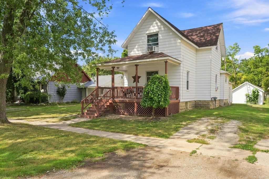 103 N Neeper St, Capac village