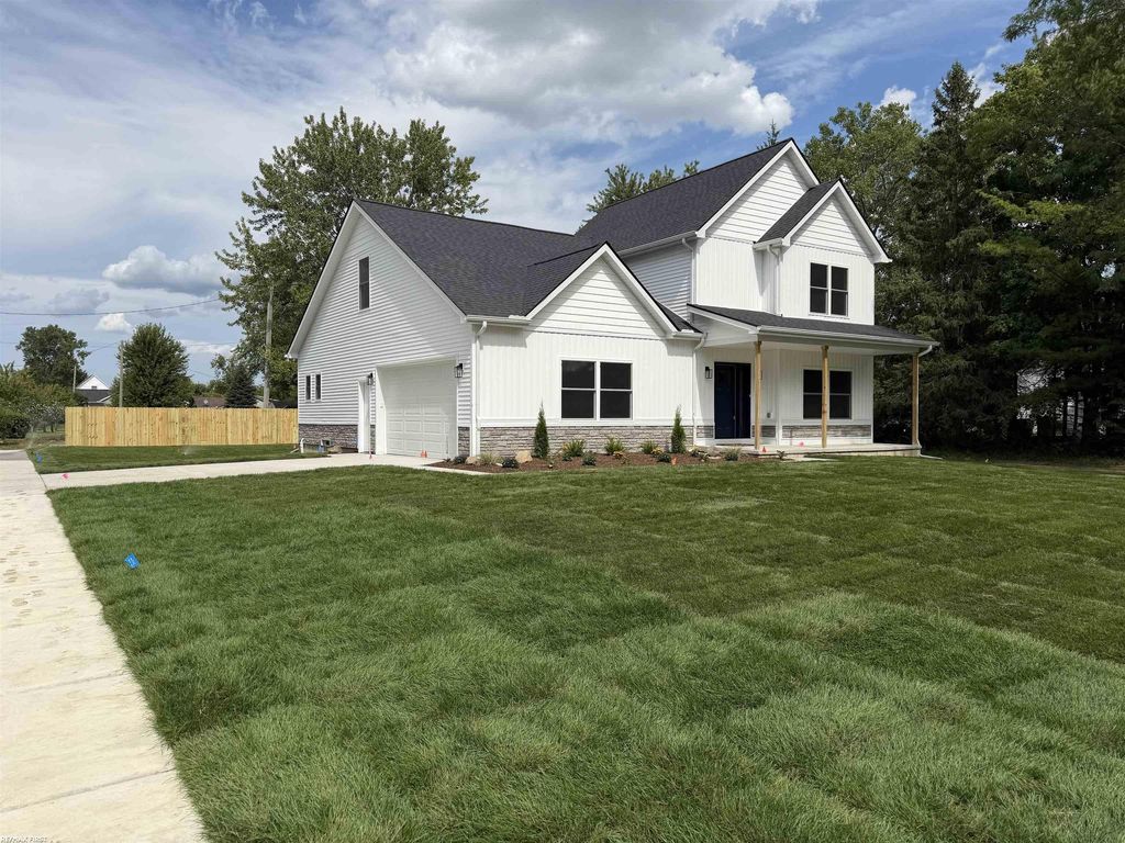 26827 Alma St, Chesterfield township