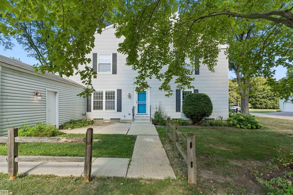 38665 Bayside Ct Ct, Clinton Township
