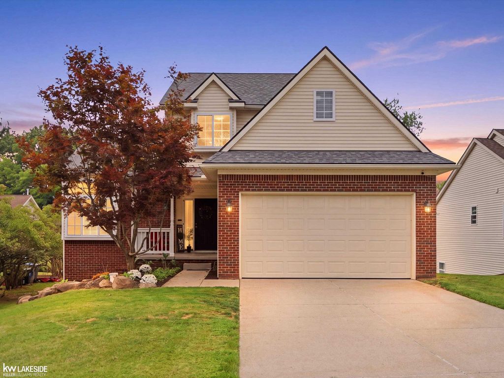 912 Fairledge St, Orion charter township
