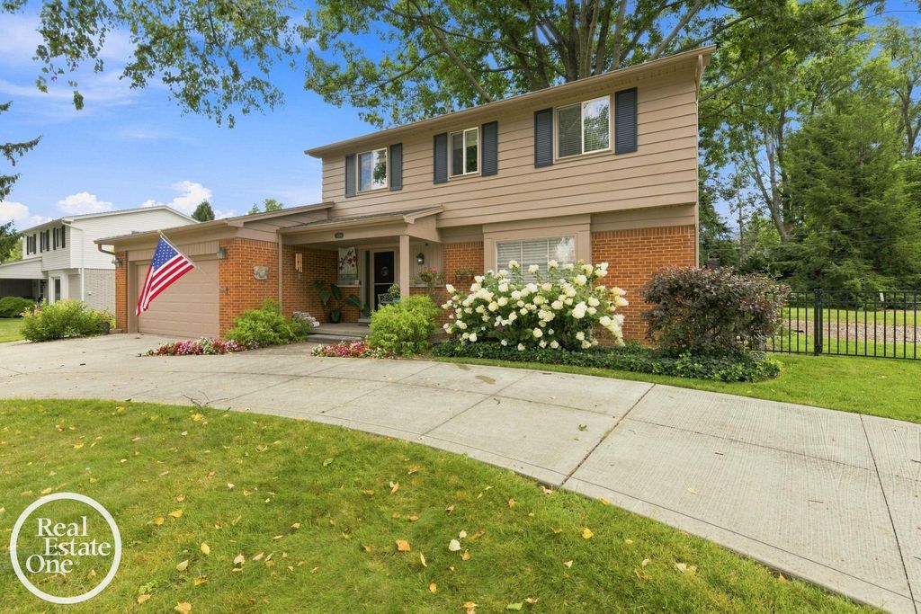 38308 Hidden Ln, Clinton charter township