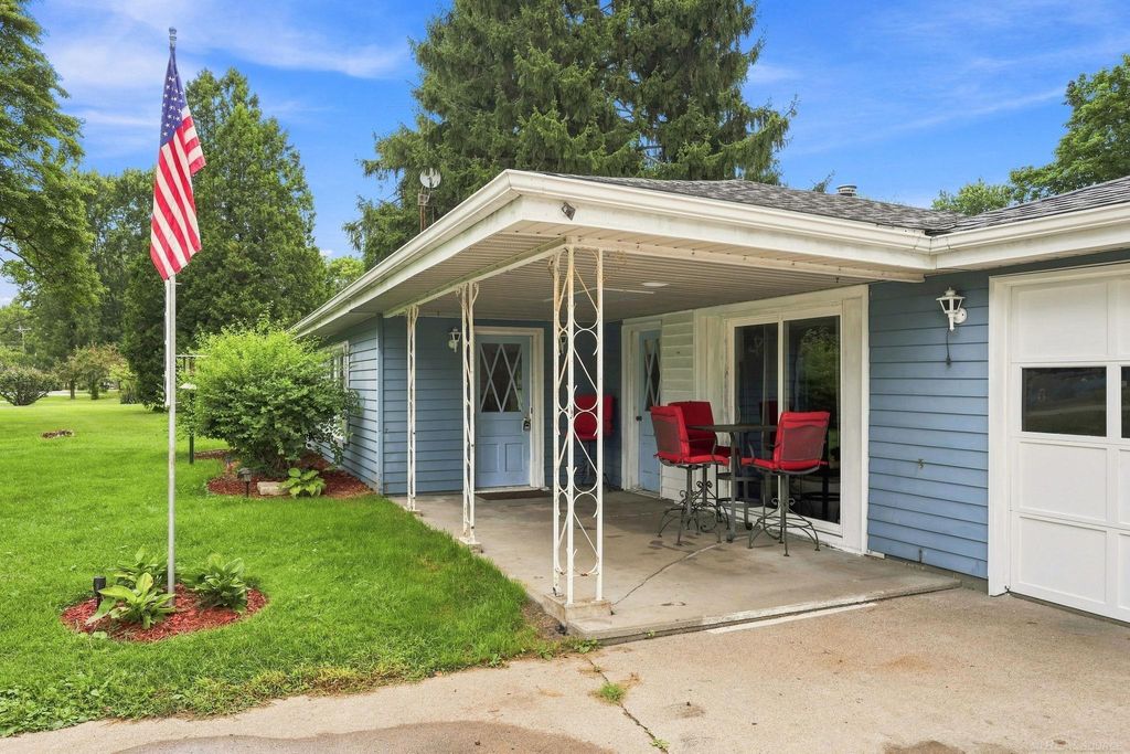 3048 N Wadhams Rd, Clyde township