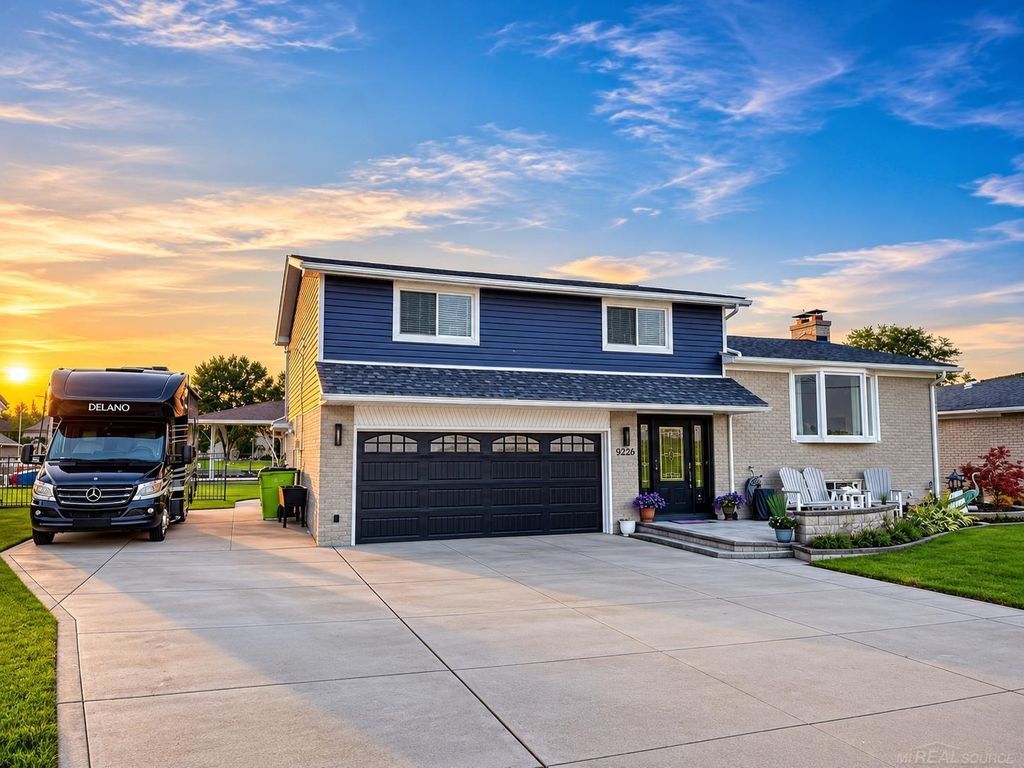 39228 Venetian Dr, Harrison charter township