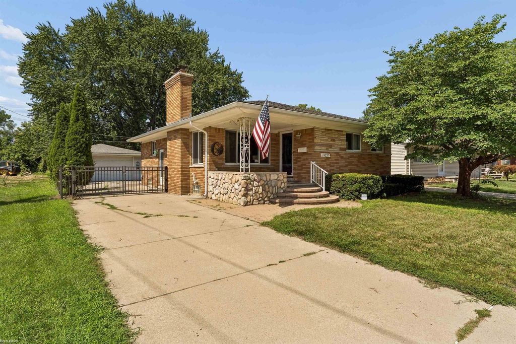 24237 Hayes Rd, Eastpointe city