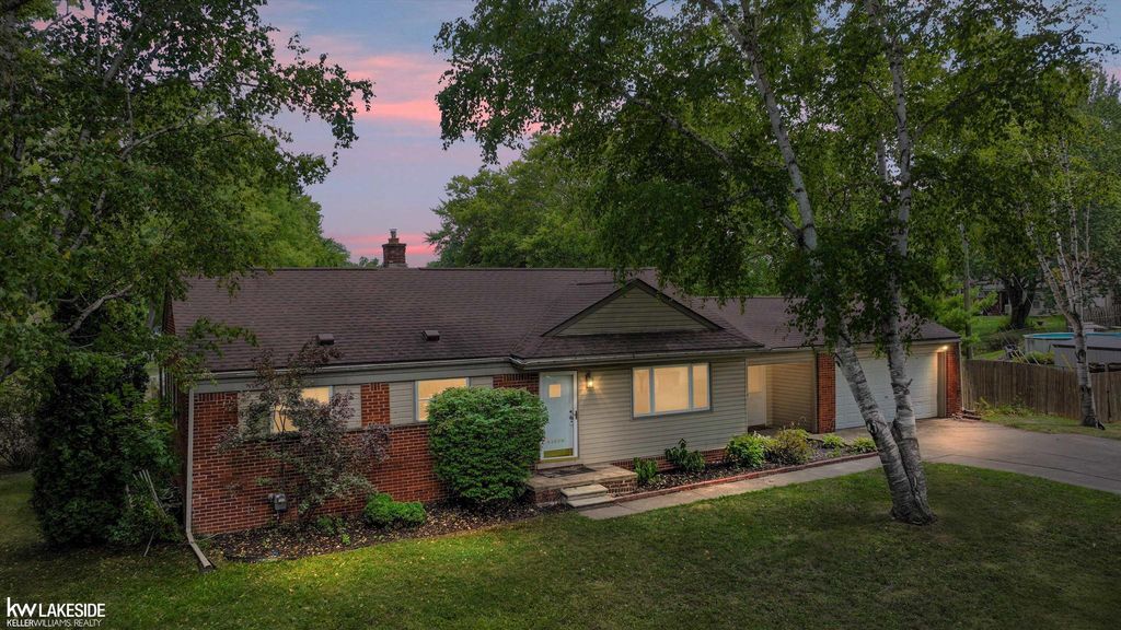 39340 Ferris St, Clinton charter township