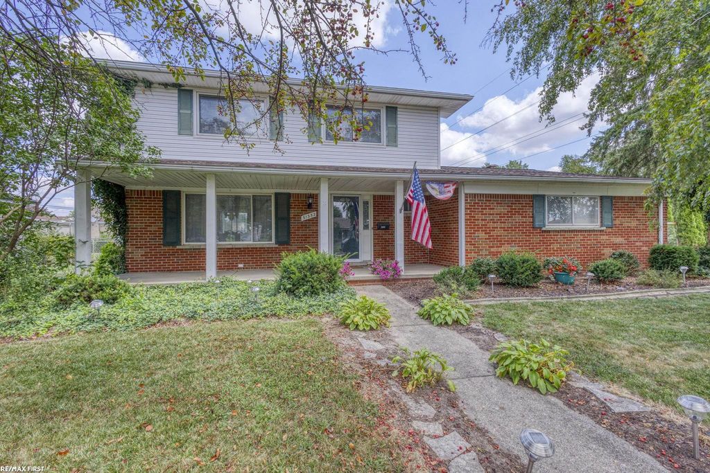 31352 Carmody Dr, Warren city
