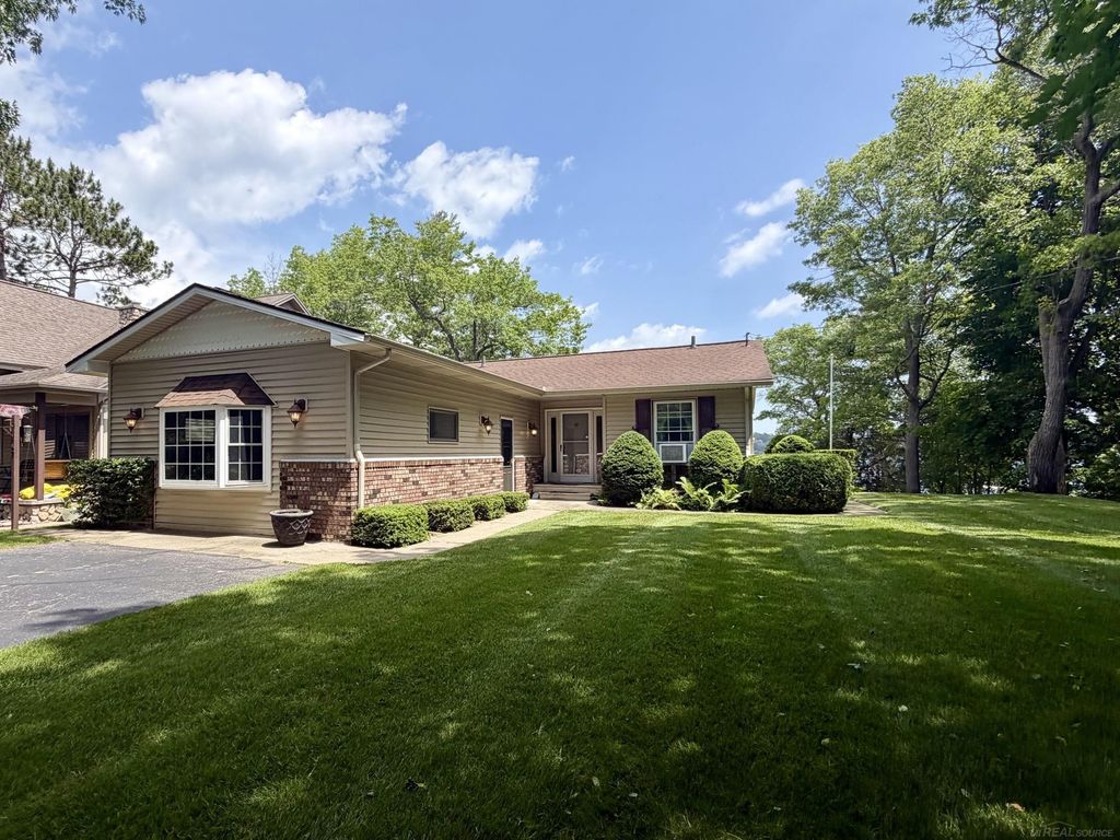 5972 Westshore Dr, Oscoda charter township