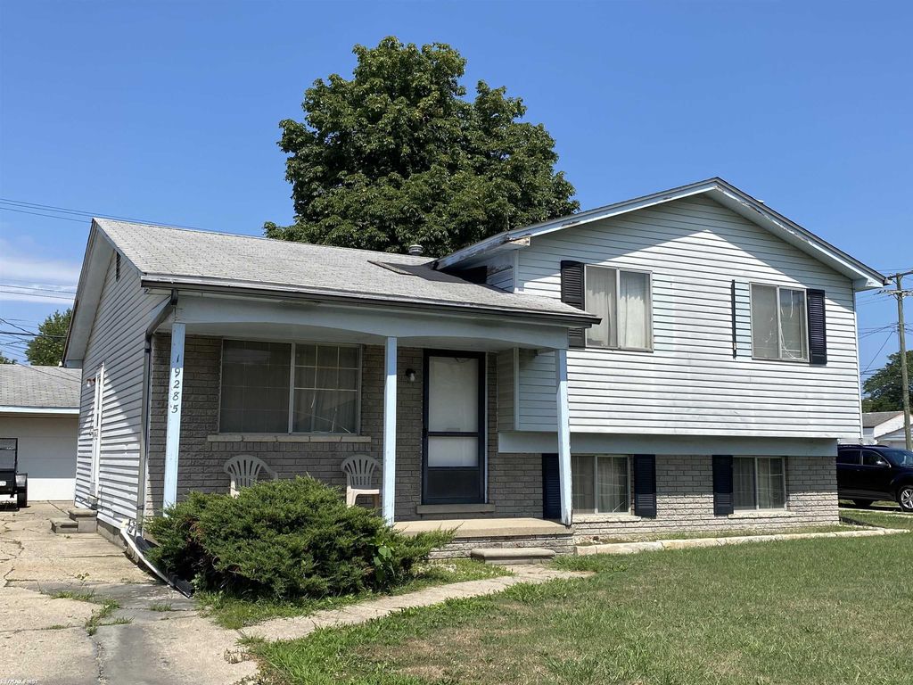 19285 E 14 Mile Rd, Clinton charter township