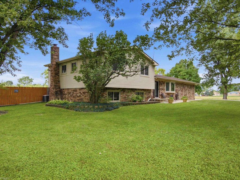 61111 Ray Center Rd, Ray township
