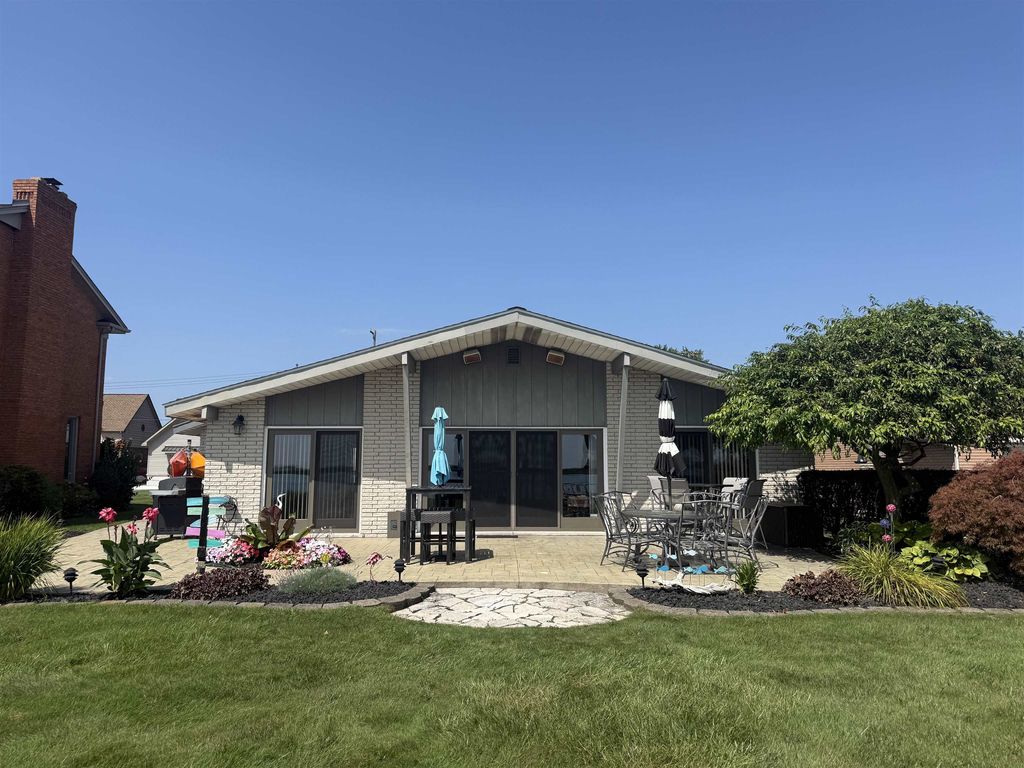 8461 Colony, Clay township