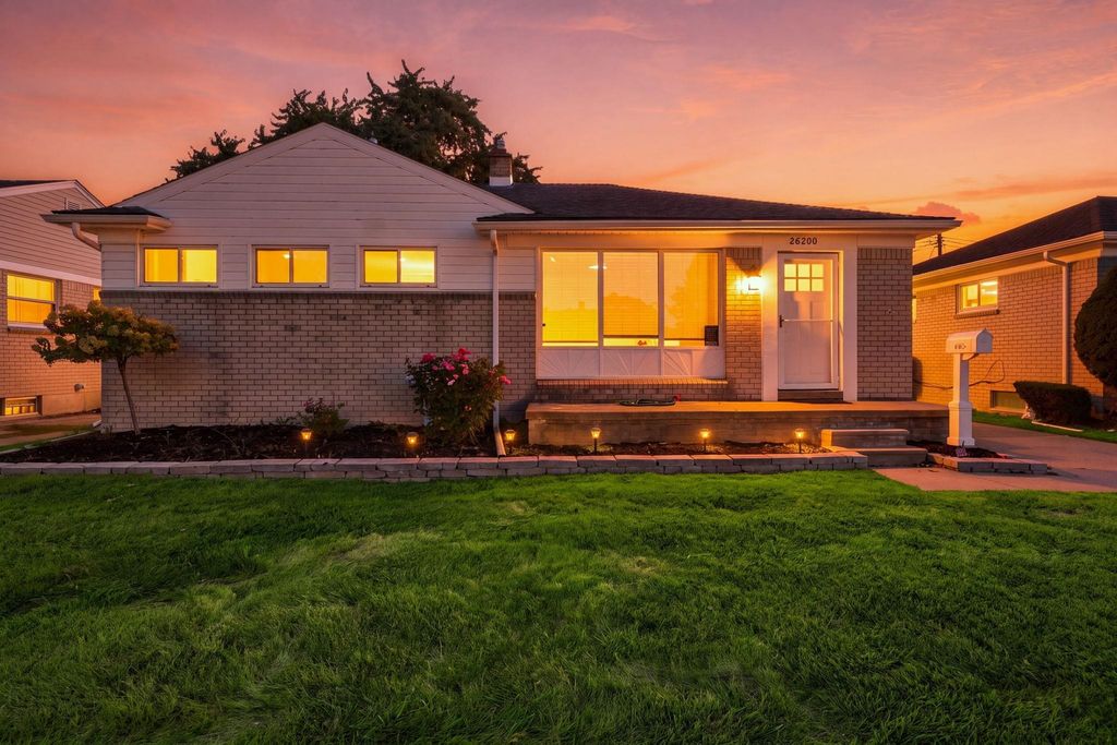 26200 Marlene St, Roseville city