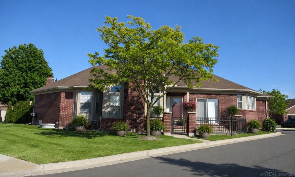 49272 Brodie Ct, Macomb Twp