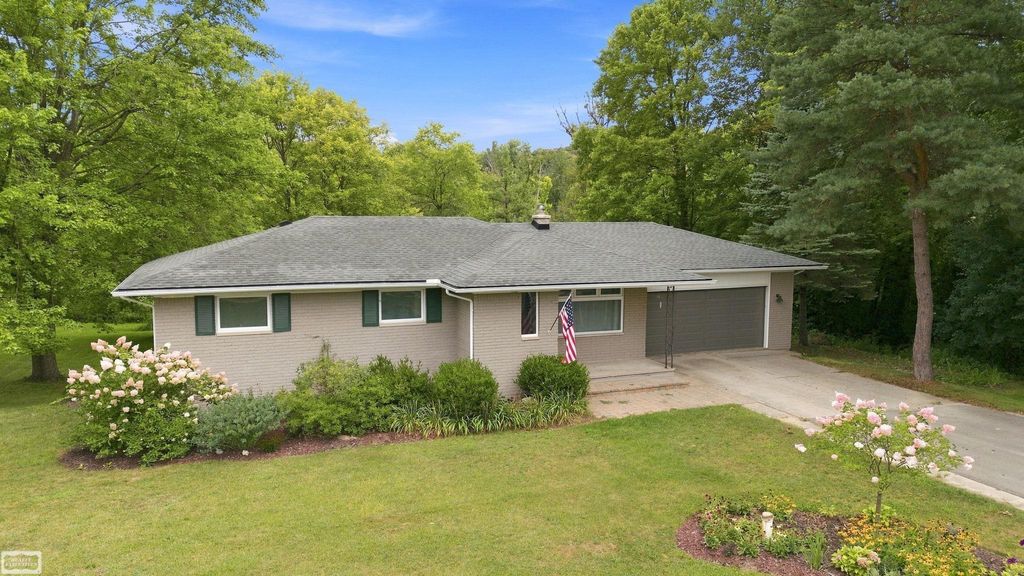 490 Casemer Rd, Lake Orion village